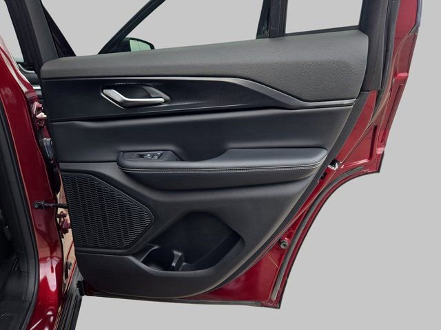 Used 2024 Jeep Grand Cherokee Laredo X image 14