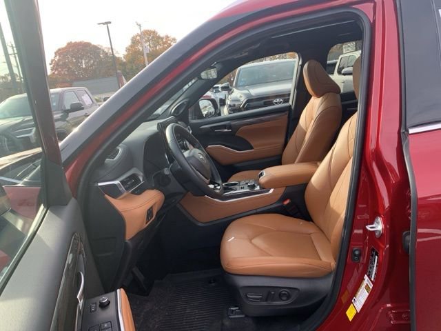 Used 2024 Toyota Highlander Platinum image 22