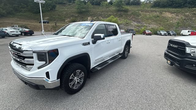 Used 2023 GMC Sierra 1500 SLE w/ X31 Off-Road Package AWD/4WD image 8