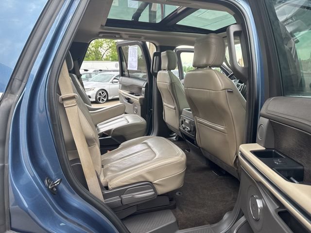 Used 2018 Ford Expedition Limited w/ Equipment Group 301A AWD/4WD image 16