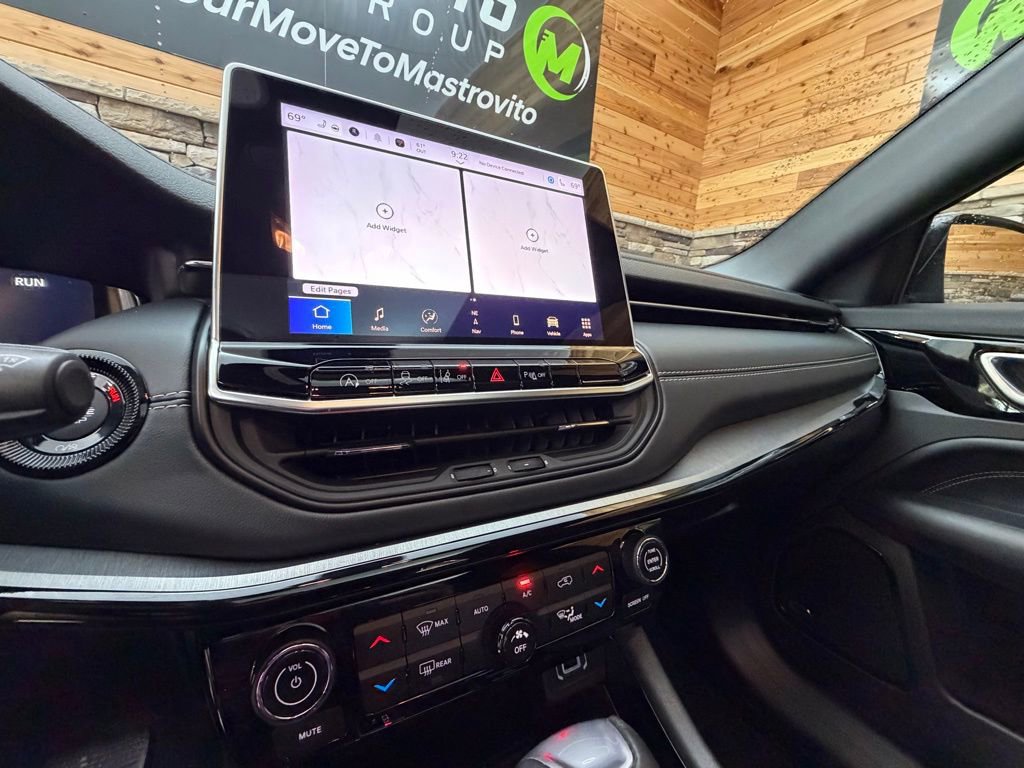 Used 2024 Jeep Compass Limited w/ High Altitude Package image 18