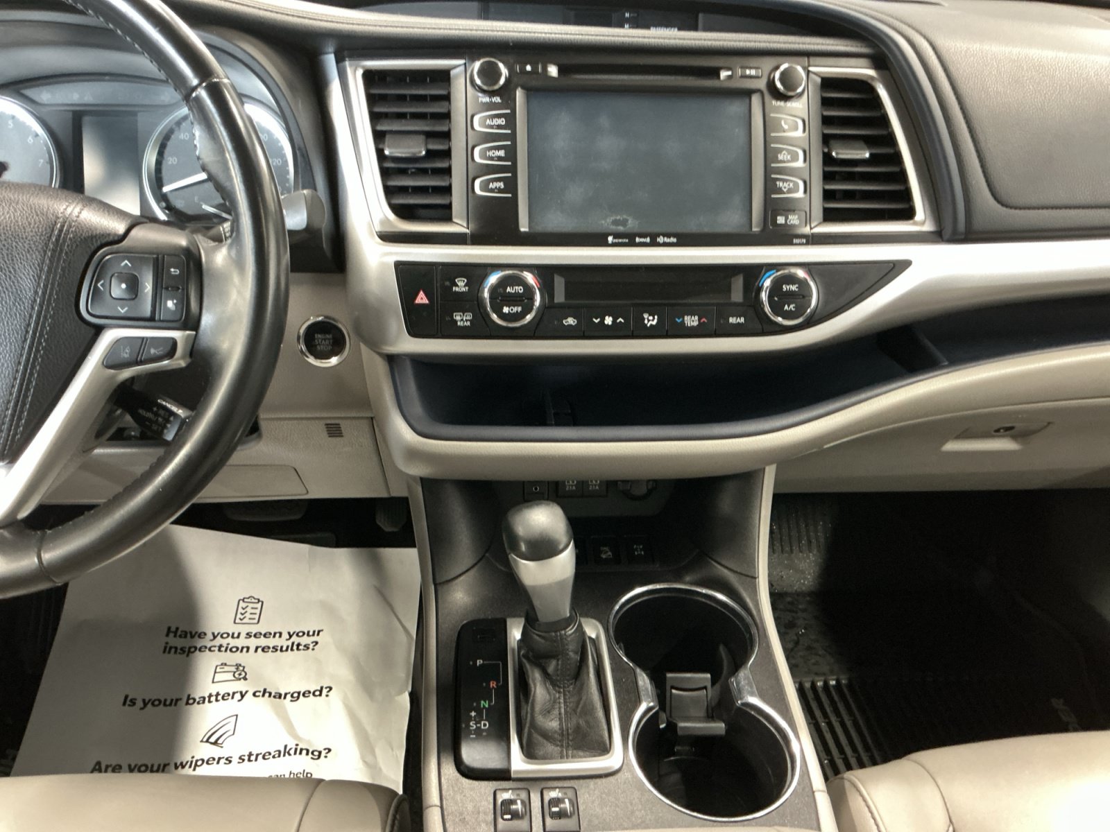 Used 2018 Toyota Highlander XLE AWD/4WD image 11