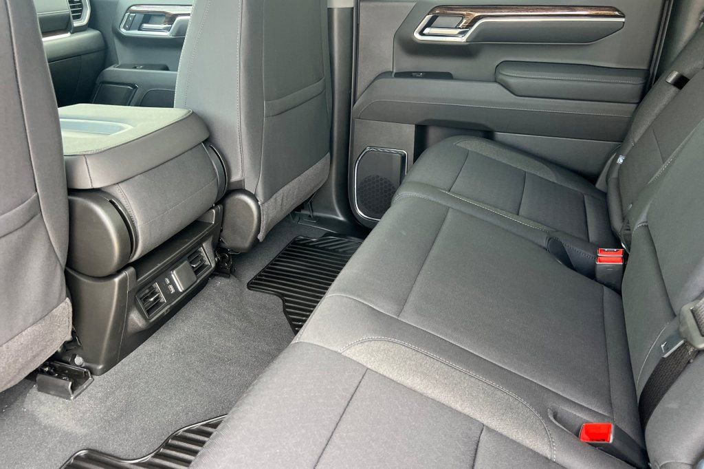 Used 2025 GMC Sierra 1500 Elevation image 9