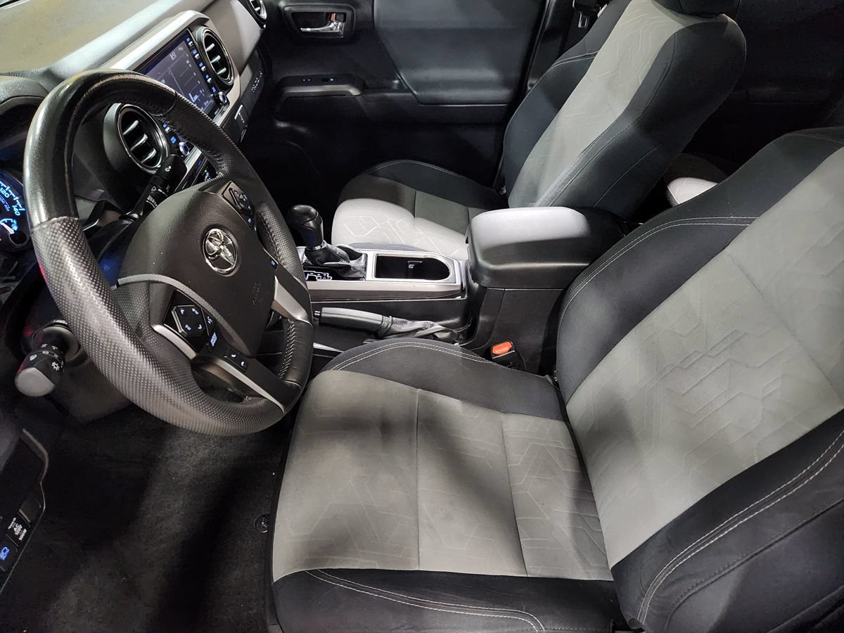 Used 2021 Toyota Tacoma TRD Off-Road w/ Technology Package AWD/4WD image 29