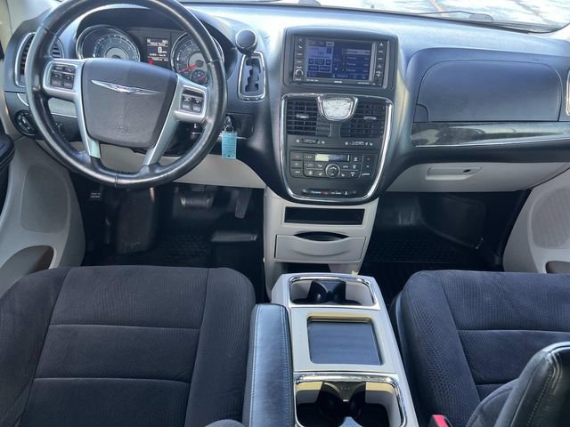 Used 2011 Chrysler Town & Country Touring w/ Driver Convenience Group image 14