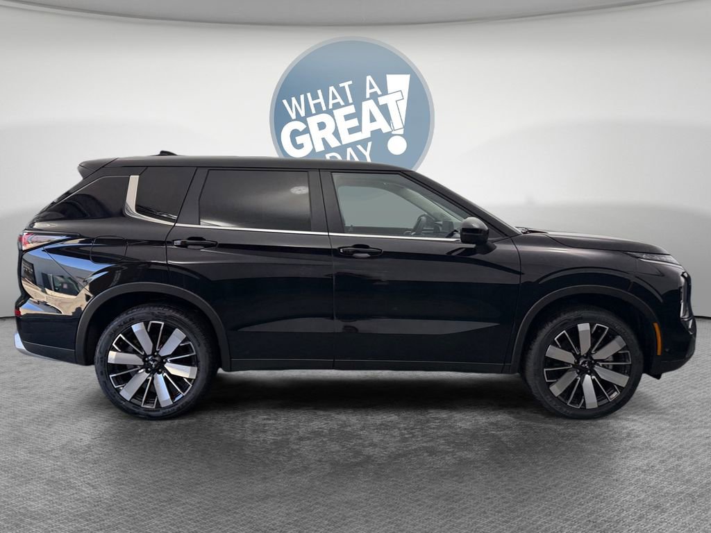New 2026 Mitsubishi Outlander SE AWD/4WD image 2