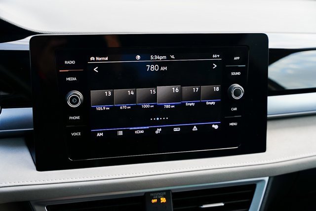 Certified 2025 Volkswagen Taos SE w/ Panoramic Sunroof Package image 15