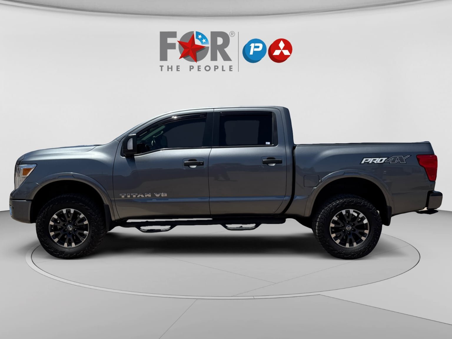 Used 2018 Nissan Titan PRO-4X AWD/4WD image 2