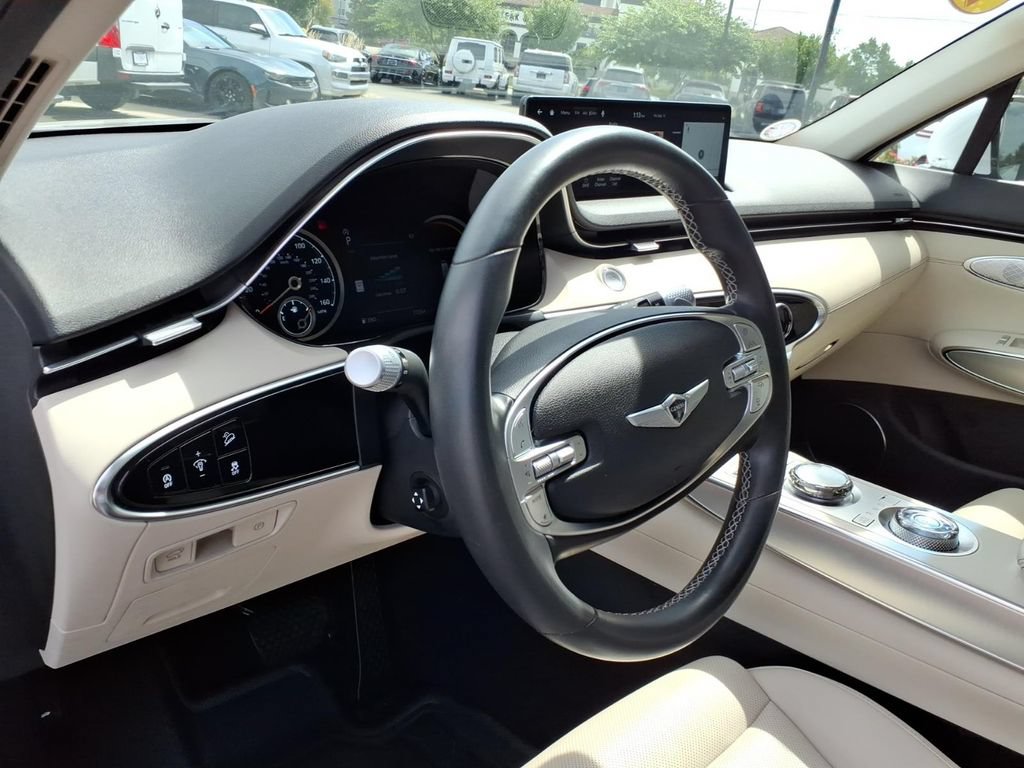 Used 2025 Genesis GV70 2.5T w/ Select Package AWD/4WD image 16