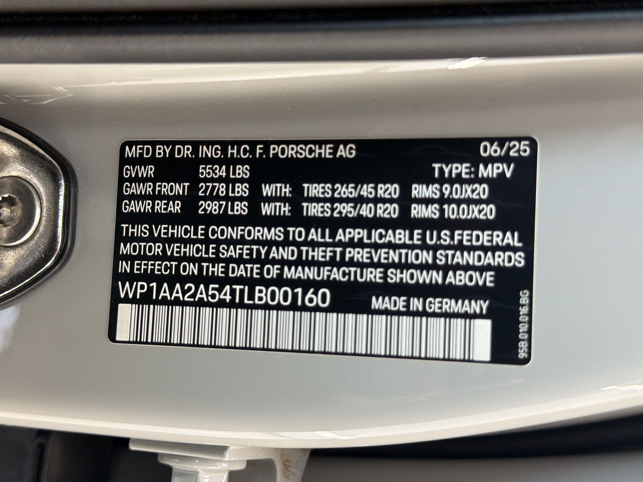 Used 2026 Porsche Macan AWD/4WD image 23