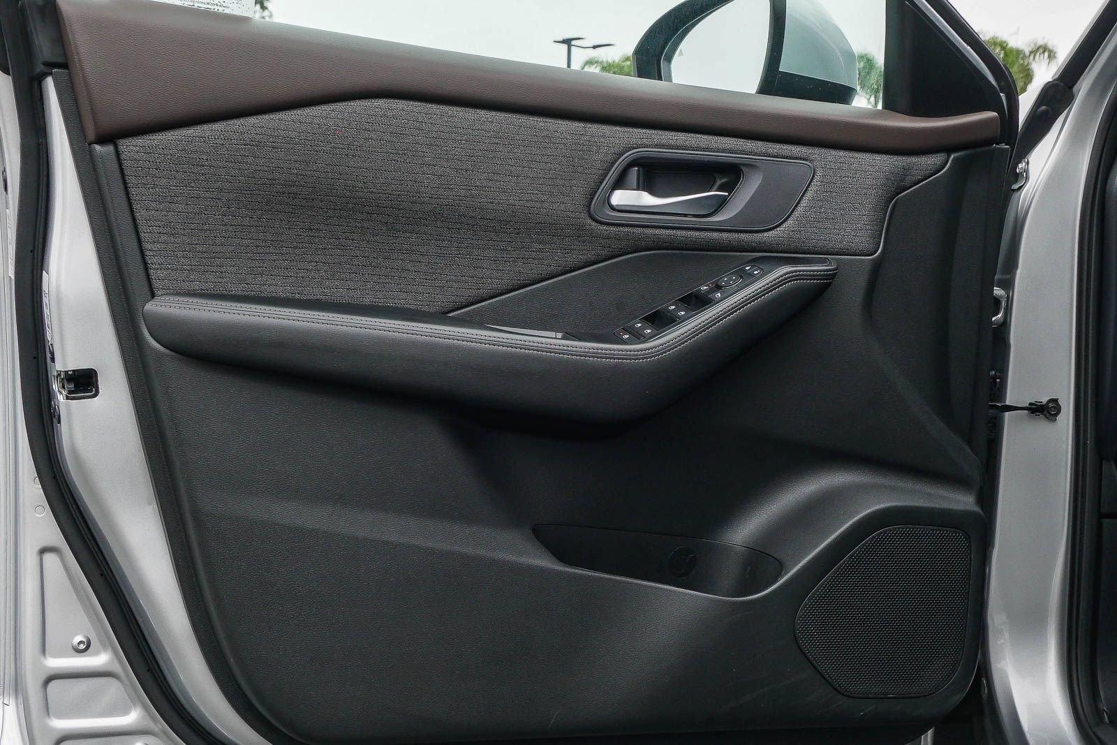 Used 2023 Nissan Rogue SV FWD image 22