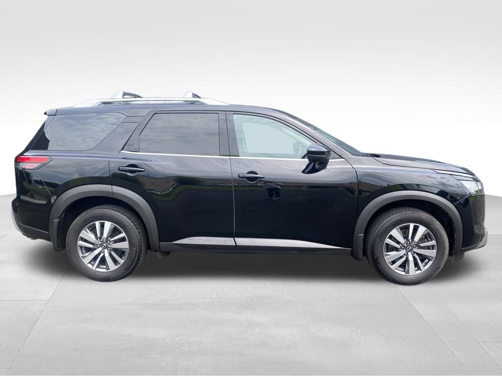 Used 2023 Nissan Pathfinder SL image 3