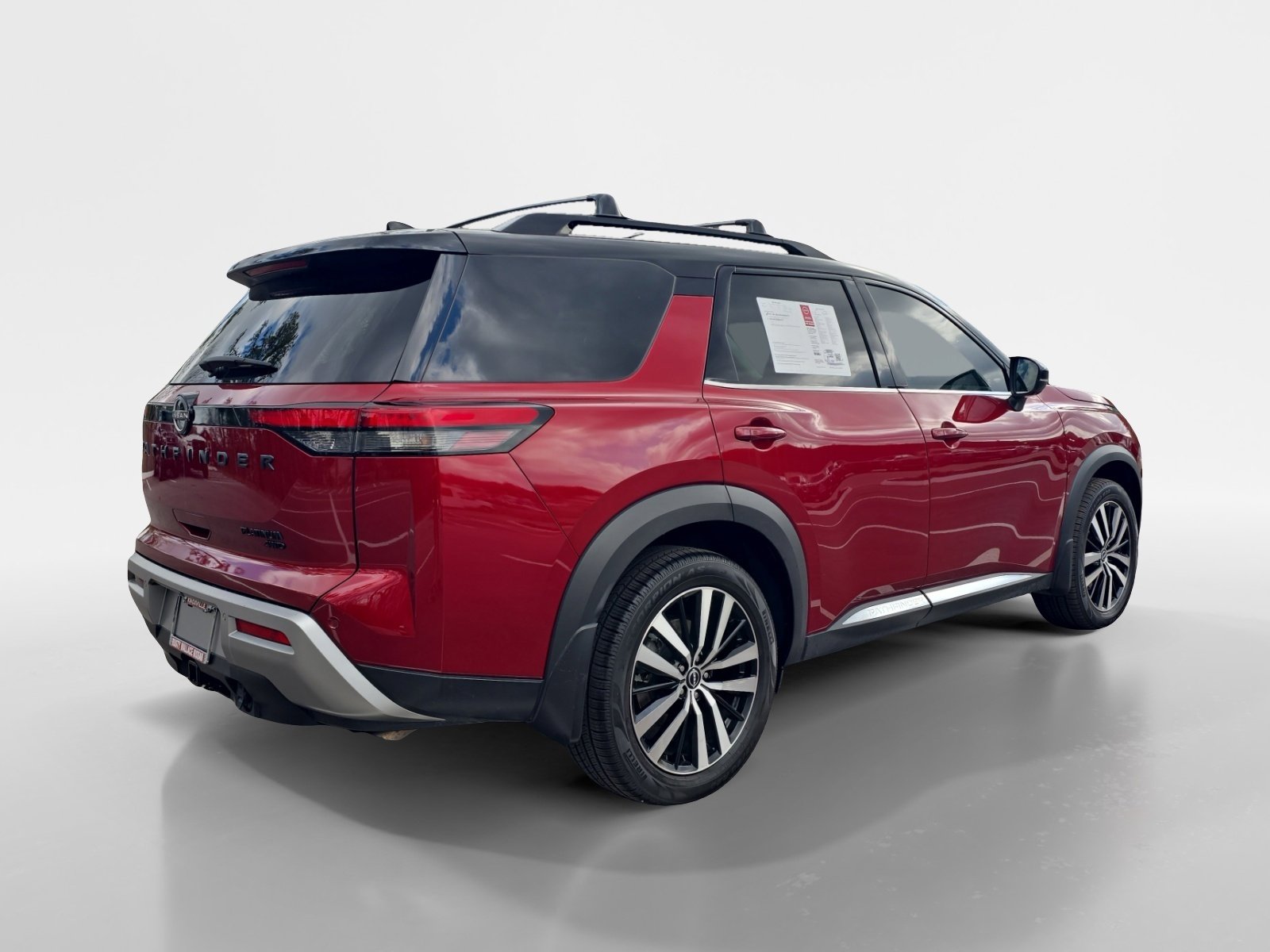 Used 2023 Nissan Pathfinder Platinum image 5