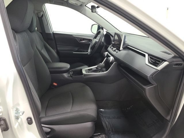 Used 2024 Toyota RAV4 XLE AWD/4WD image 9