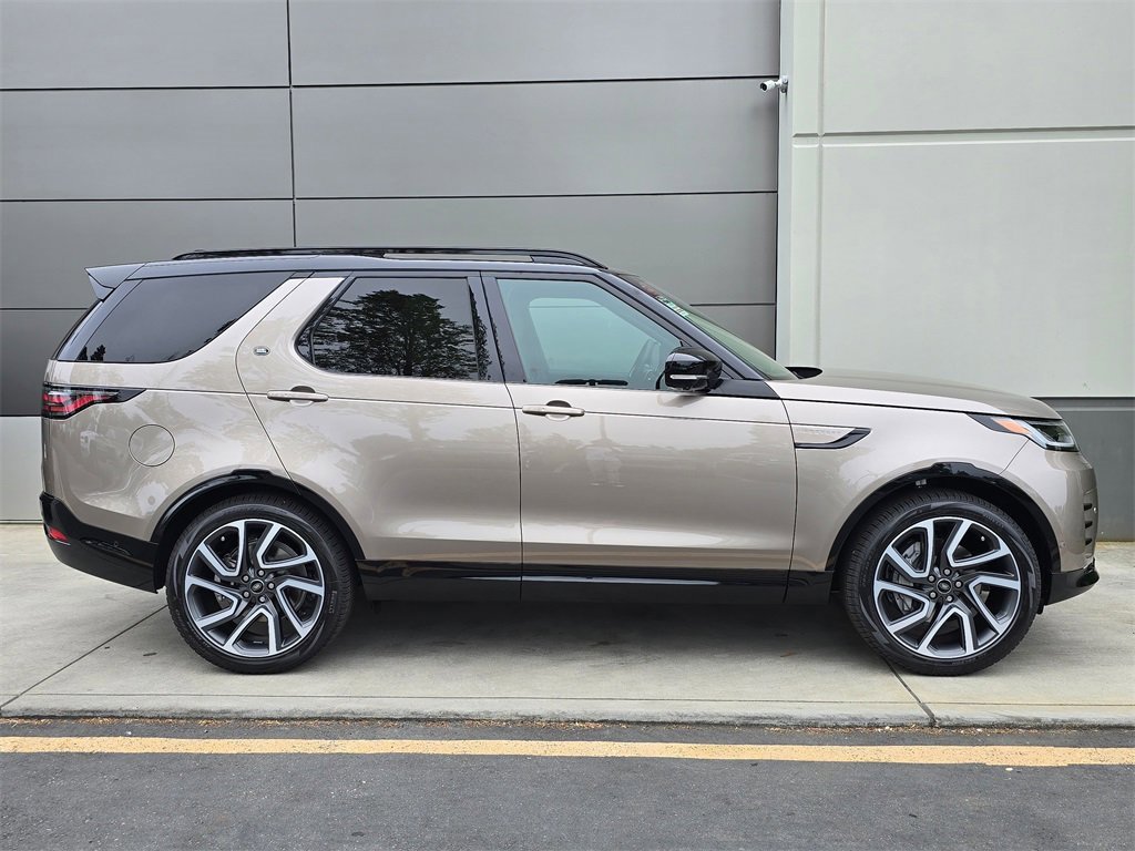 New 2025 Land Rover Discovery Dynamic SE image 7