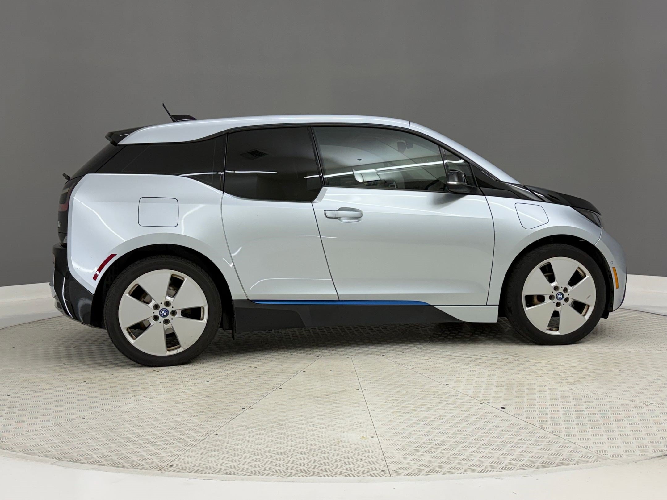 Used 2015 BMW i3 w/ Range Extender RWD image 8