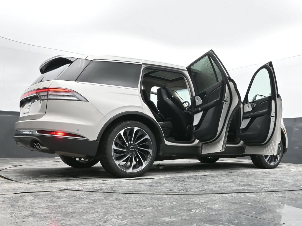 Used 2024 Lincoln Aviator Reserve w/ Equipment Group 201A AWD/4WD image 75