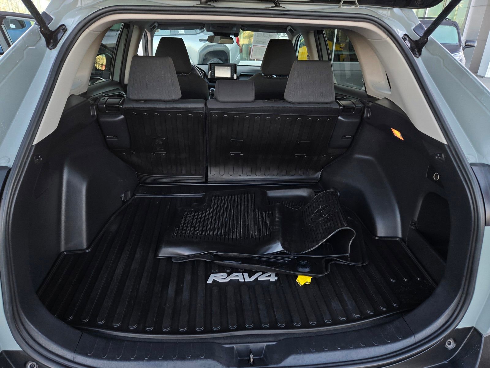 Used 2021 Toyota RAV4 XLE w/ XLE Grade Weather Package image 22