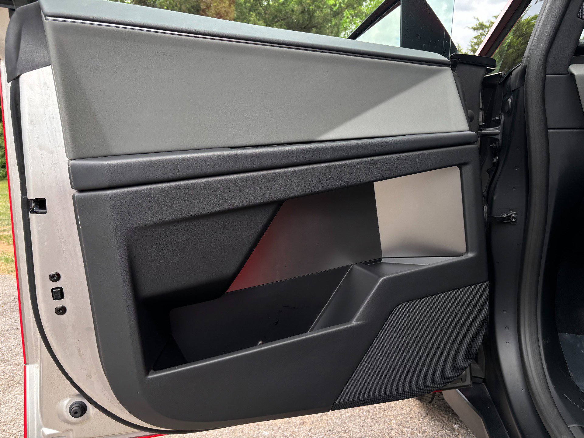 Used 2024 Tesla Cybertruck AWD Crew Cab image 47
