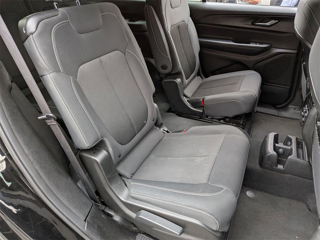 Used 2023 Jeep Grand Cherokee L Laredo image 25