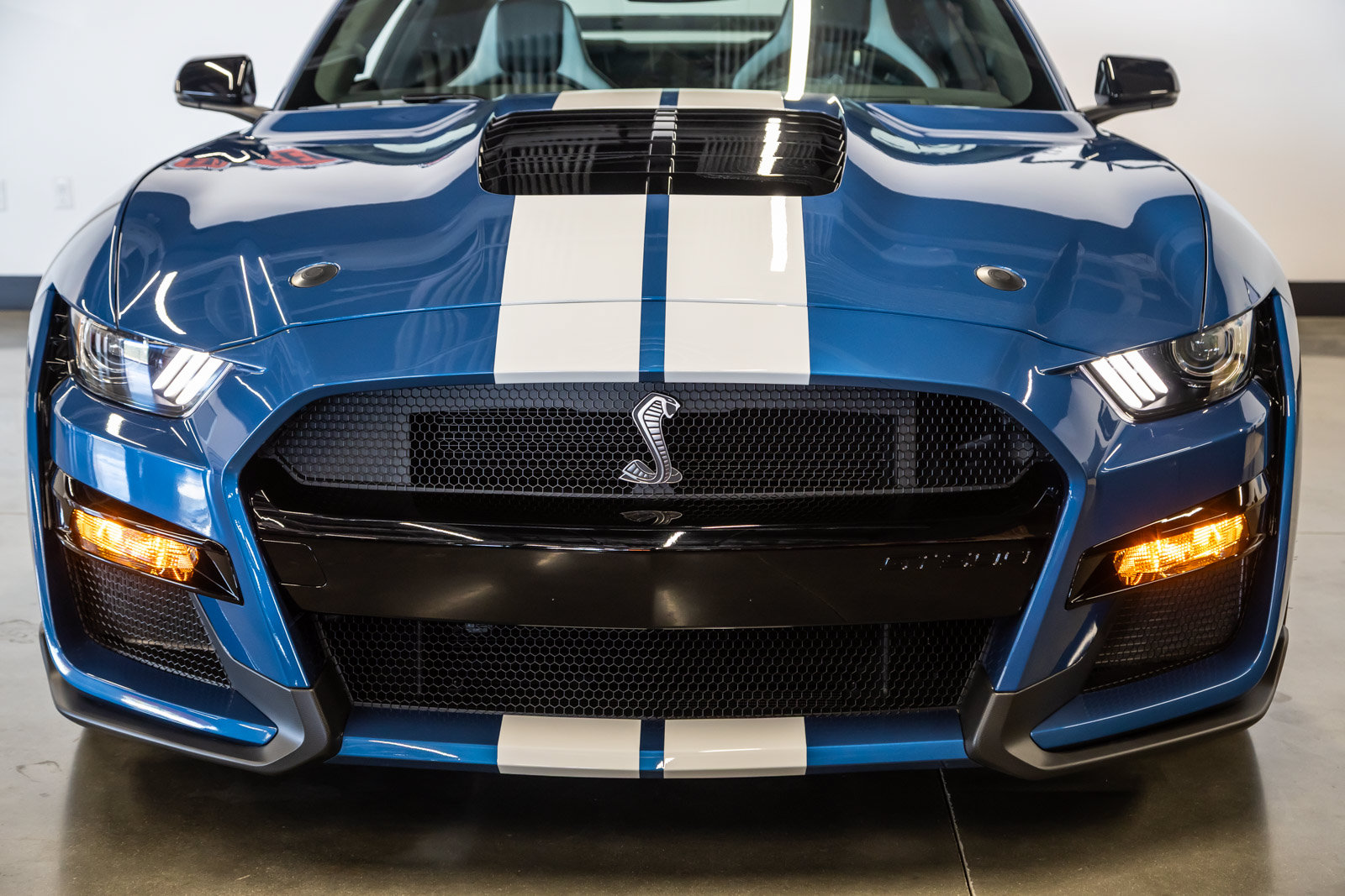 Used 2020 Ford Mustang Shelby GT500 w/ Carbon Fiber Track Pack RWD image 4