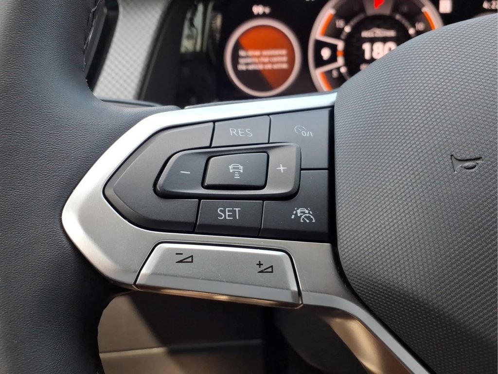 Used 2024 Volkswagen Atlas Peak Edition SEL AWD/4WD image 31