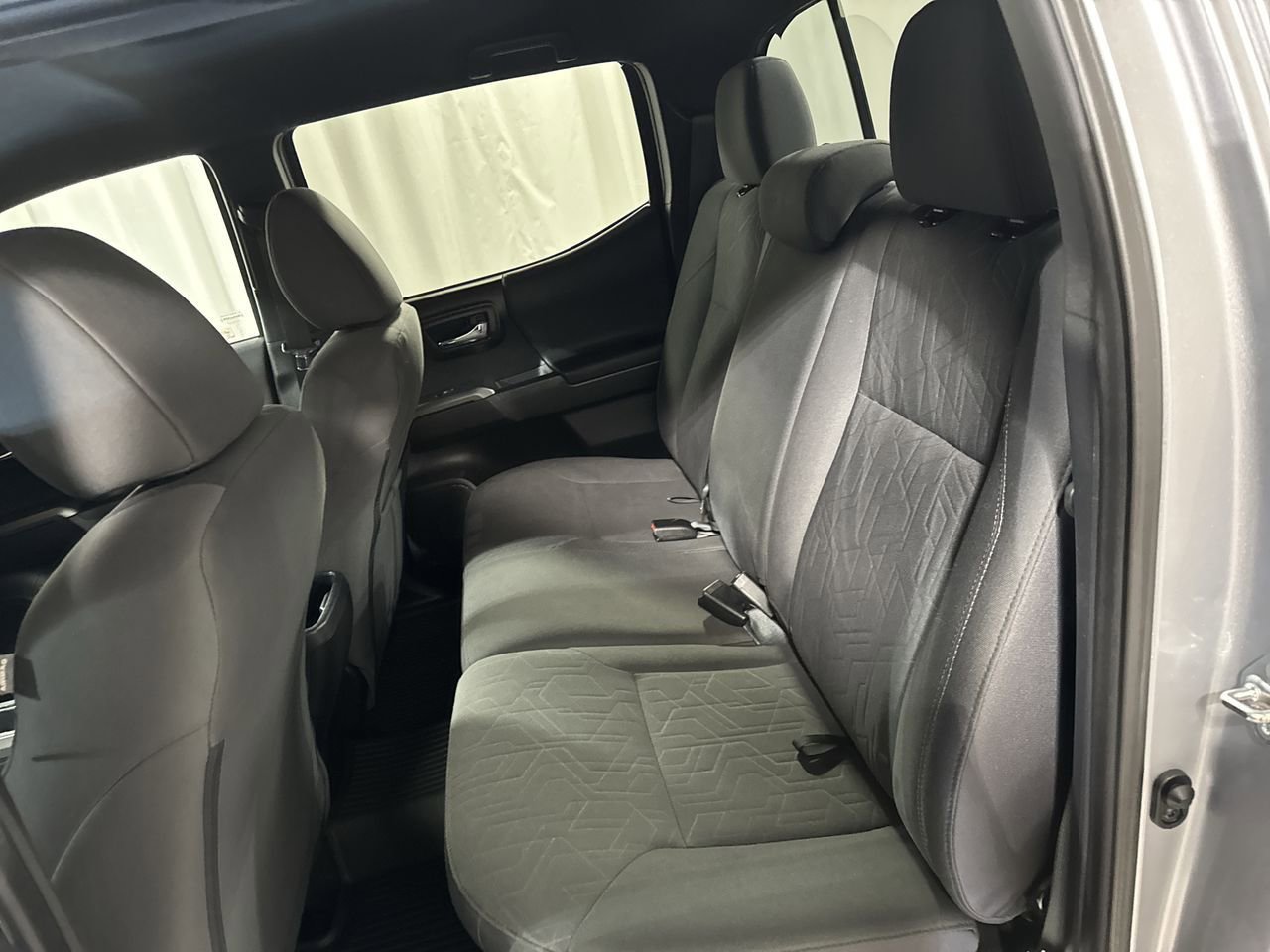 Used 2018 Toyota Tacoma TRD Off-Road AWD/4WD image 5