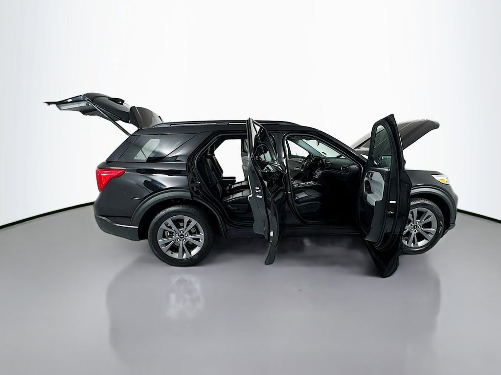 Used 2022 Ford Explorer XLT w/ Equipment Group 202A image 28