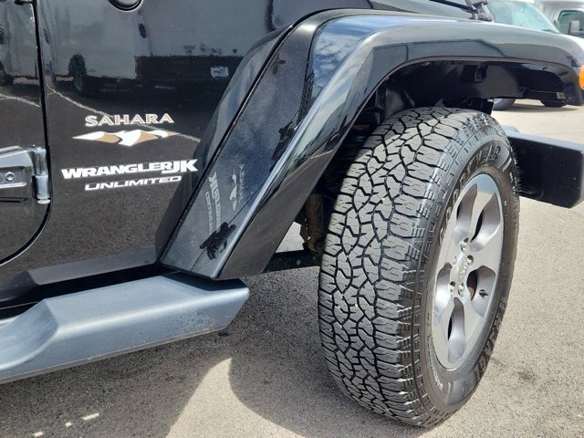 Used 2018 Jeep Wrangler Unlimited Sahara AWD/4WD image 16