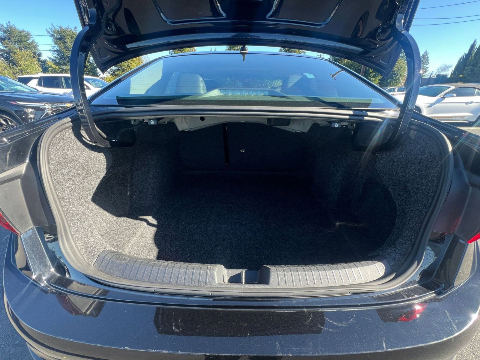 Used 2025 Volkswagen Jetta SE image 31