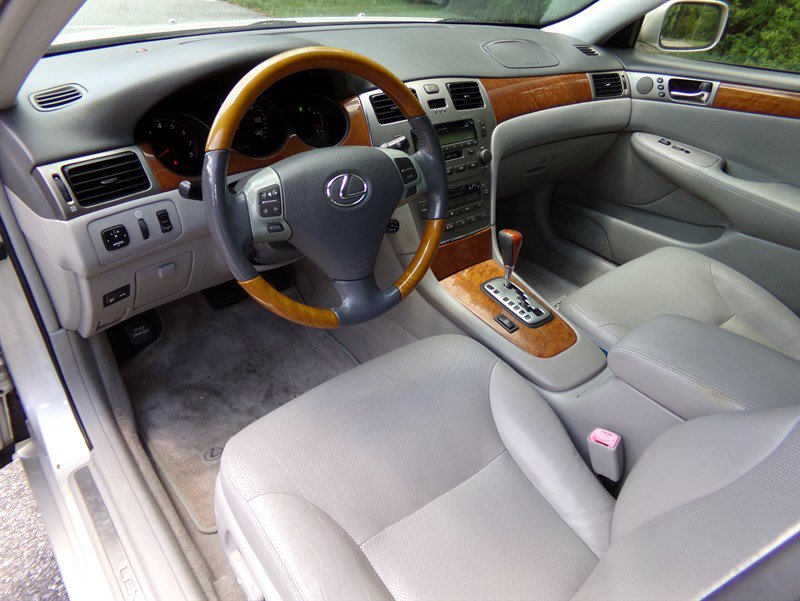 Used 2005 Lexus ES 330 FWD image 16