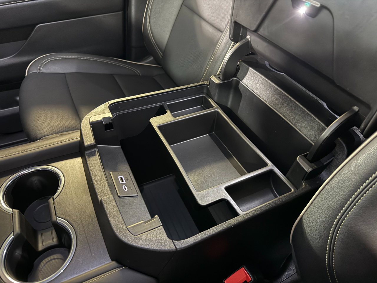 Used 2023 Chevrolet Suburban Premier image 11