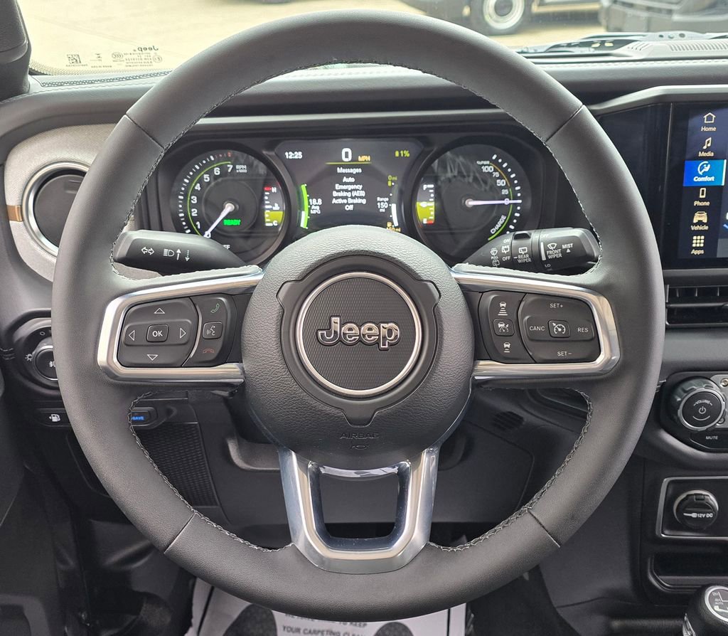 Used 2025 Jeep Wrangler Unlimited Sahara w/ Safety Group image 39