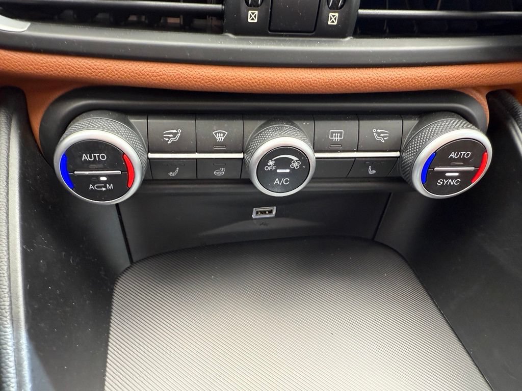 Used 2019 Alfa Romeo Giulia Ti Sport w/ Quick Order Package 22U Sport RWD image 23