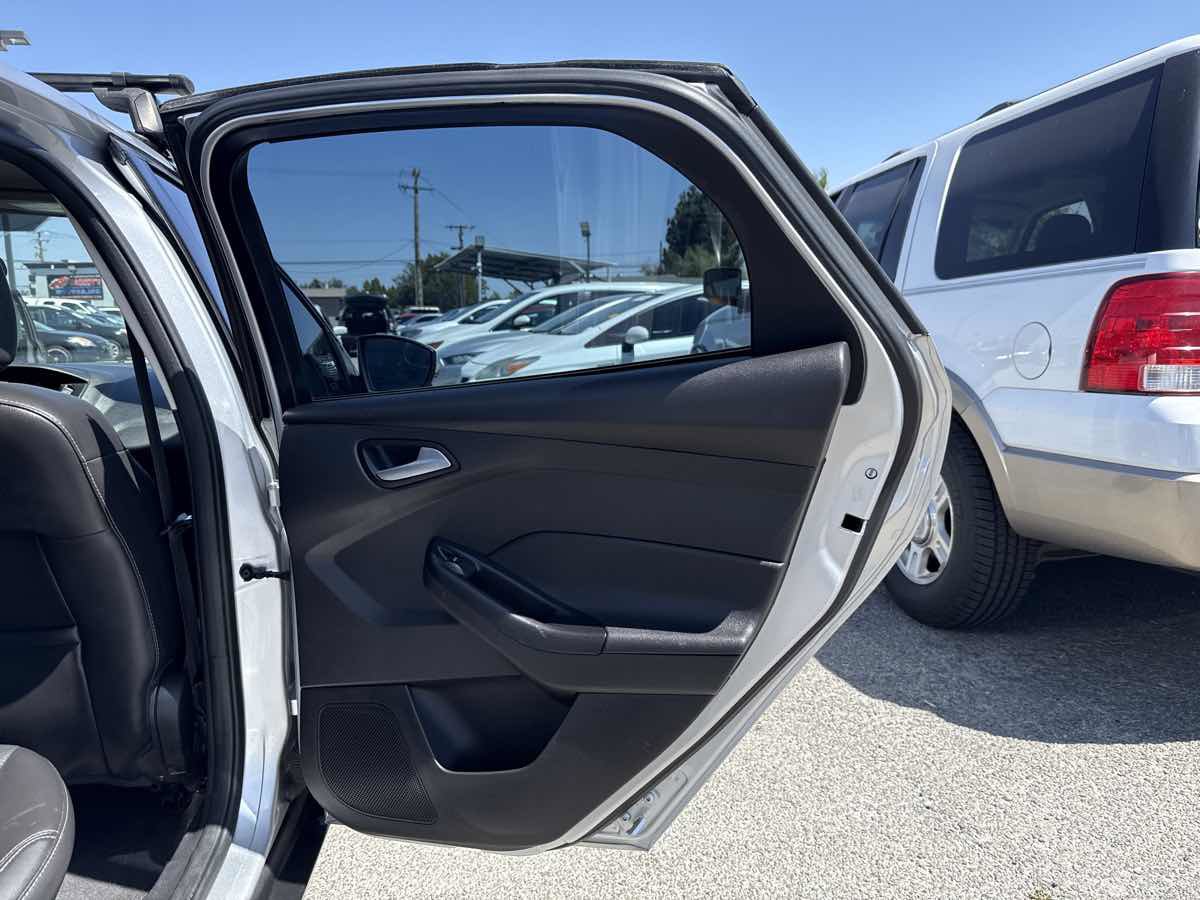 Used 2013 Ford Focus SE FWD image 20