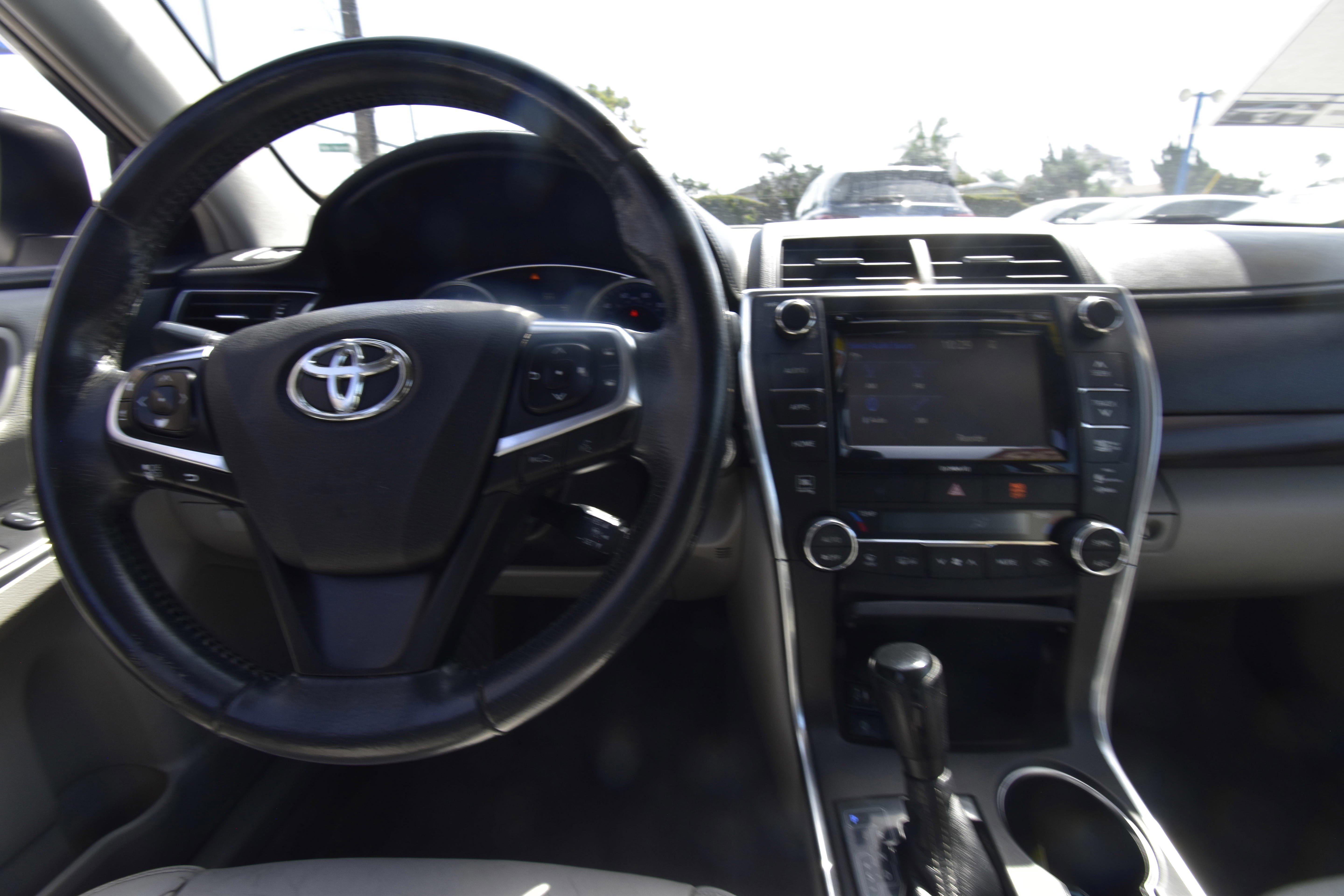 Used 2017 Toyota Camry XLE w/ Advanced Technology Package FWD image 7