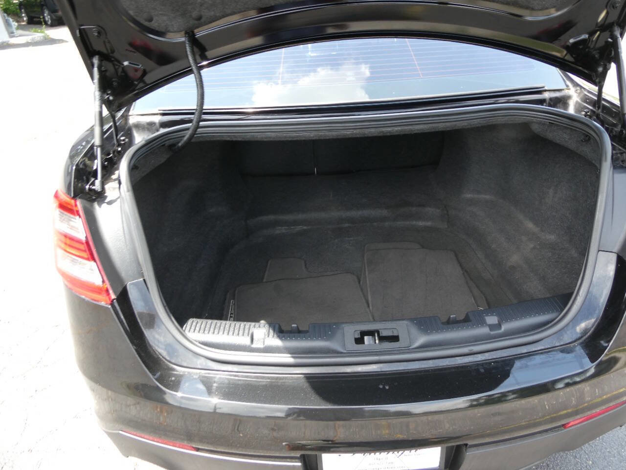 Used 2019 Ford Taurus Limited image 26