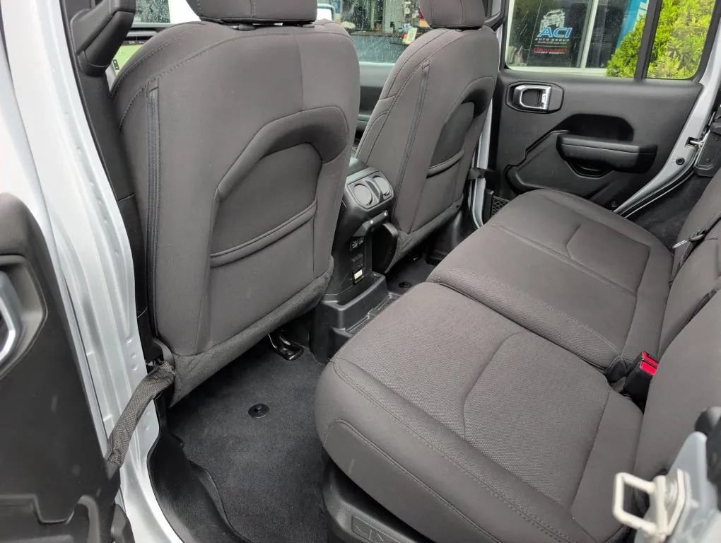Used 2023 Jeep Wrangler Unlimited w/ Sun & Screen Package AWD/4WD image 21