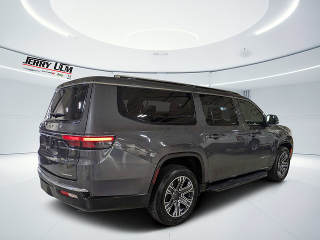 Certified 2024 Jeep Wagoneer L Series II AWD/4WD image 3
