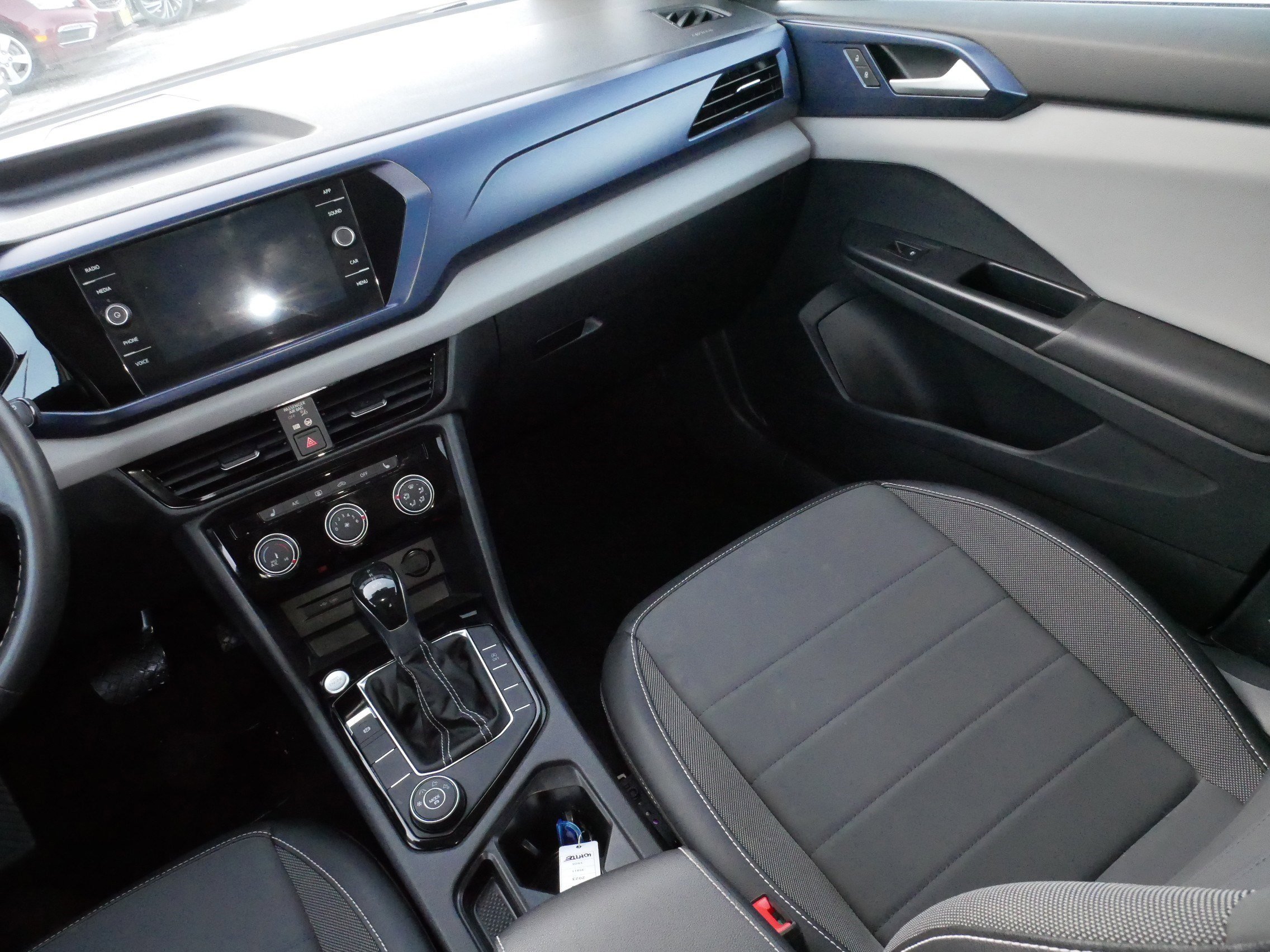 Certified 2023 Volkswagen Taos SE w/ Panoramic Sunroof Package image 11