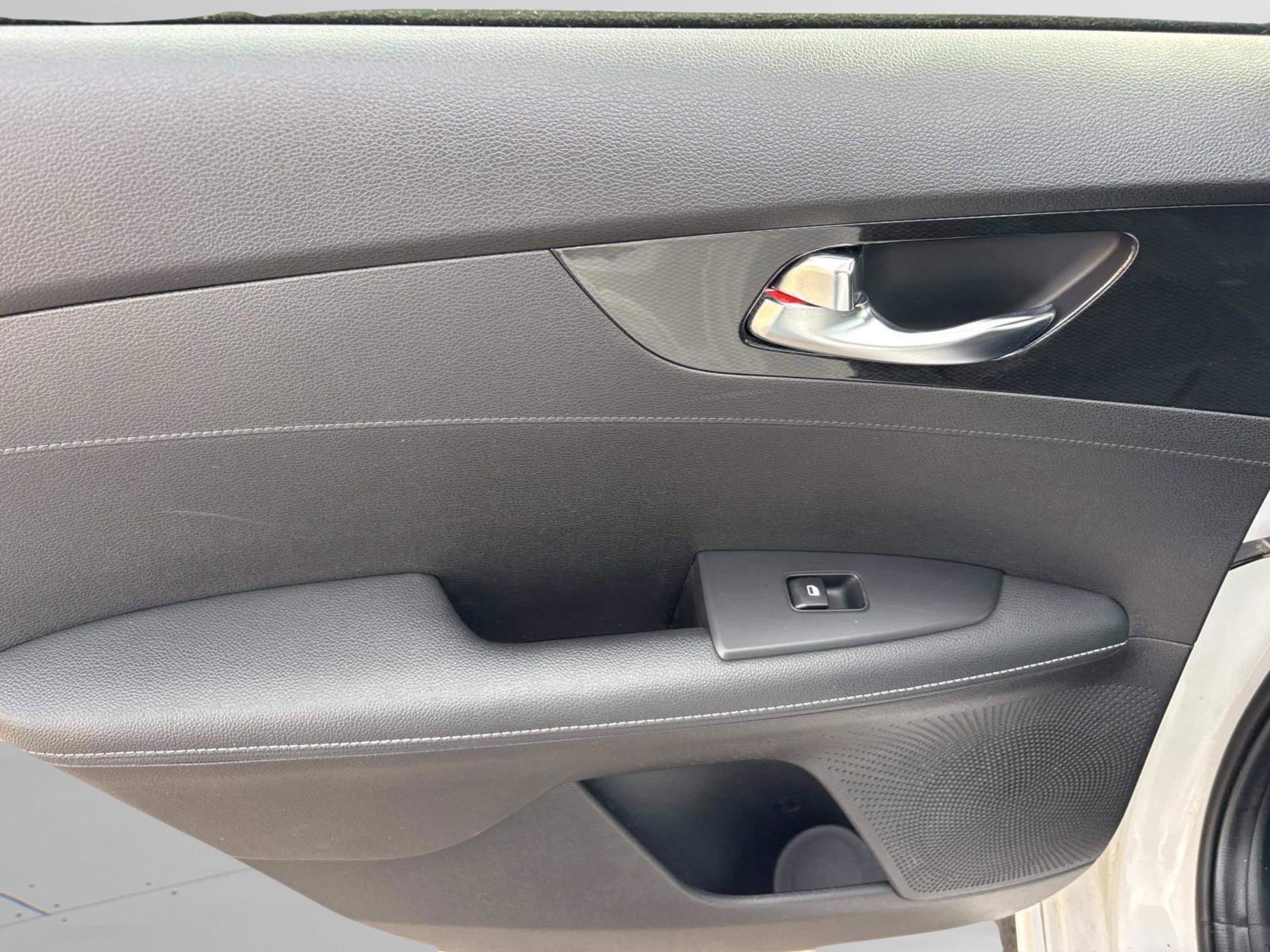 Used 2023 Kia Forte GT-Line w/ GT-Line Premium Package image 18