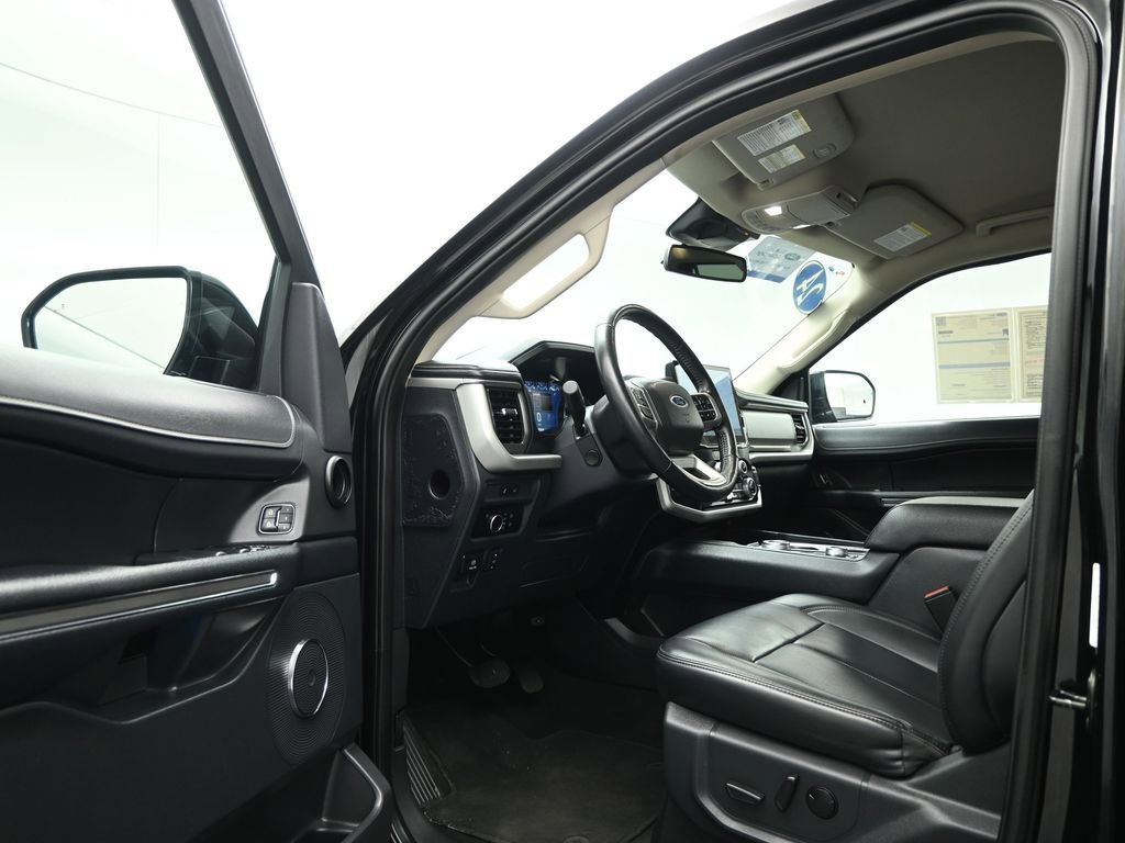Certified 2024 Ford Expedition Max XLT image 9