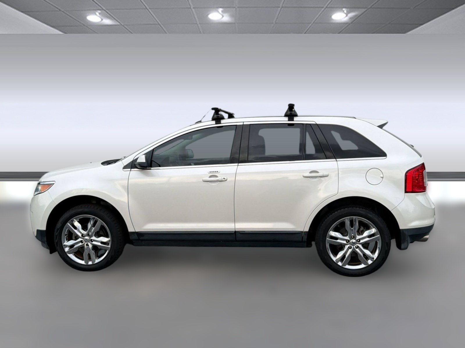Used 2014 Ford Edge Limited w/ Equipment Group 301A FWD image 2