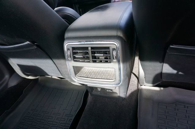 Used 2017 Lincoln Continental Select image 15