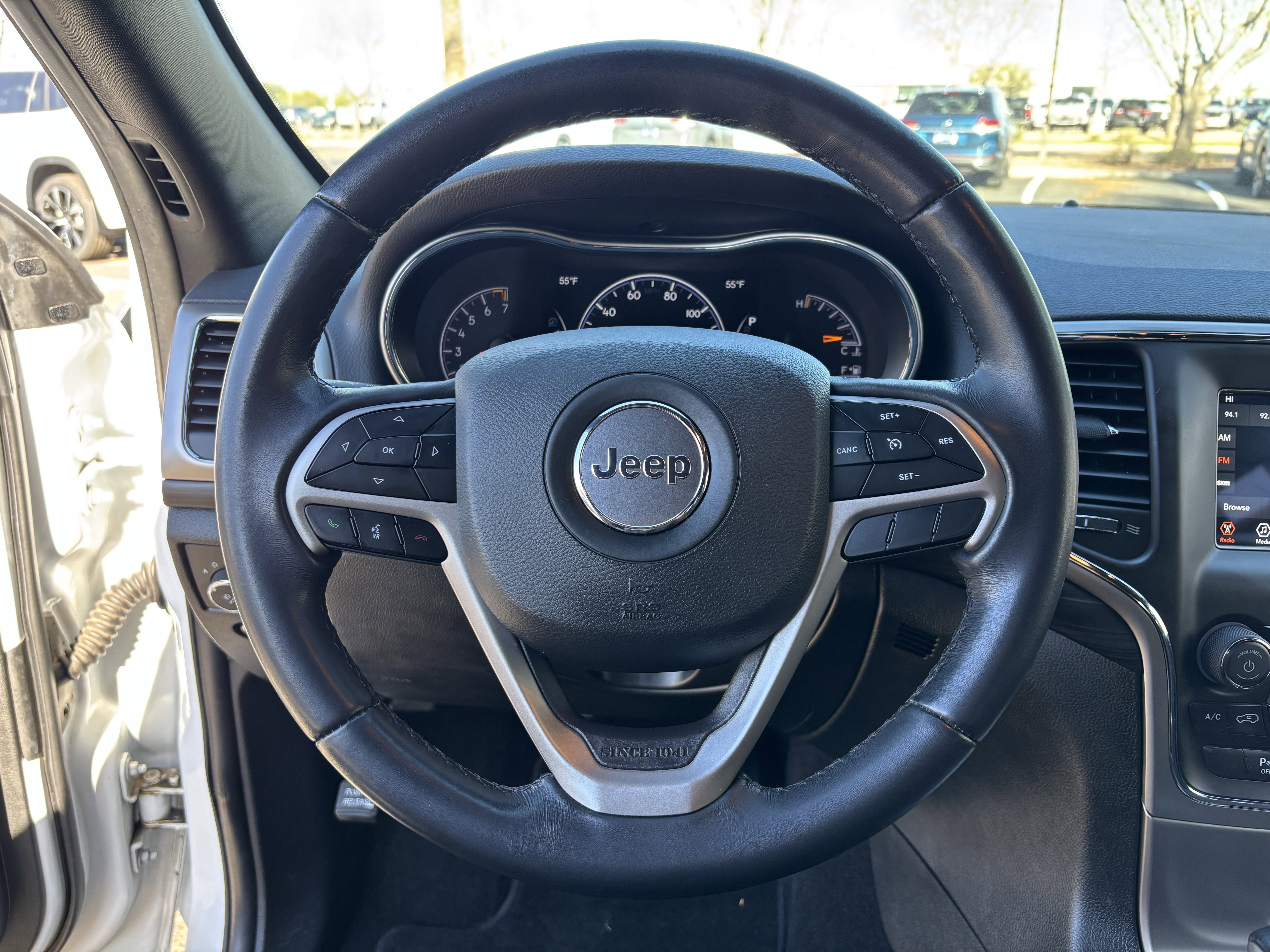 Used 2021 Jeep Grand Cherokee Laredo image 25