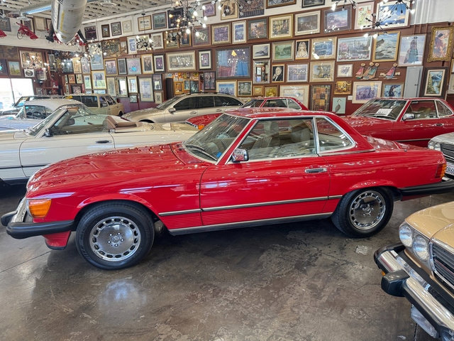 Used 1986 Mercedes-Benz 560 SL image 2