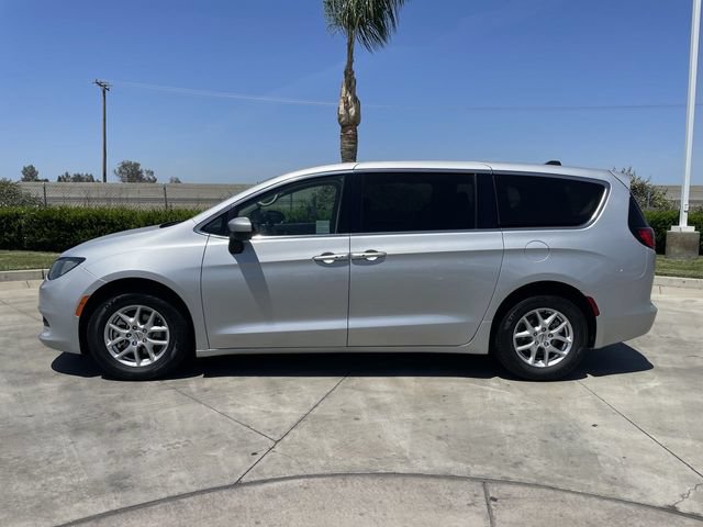 Used 2022 Chrysler Voyager LX FWD image 5