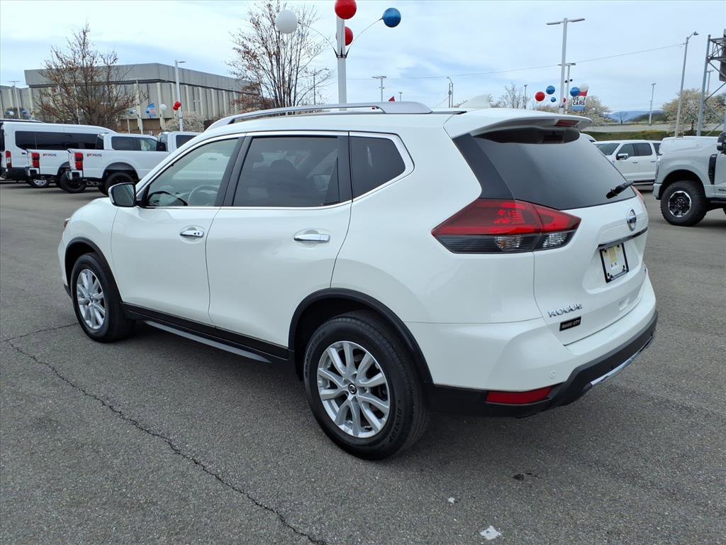 Used 2019 Nissan Rogue SV image 2