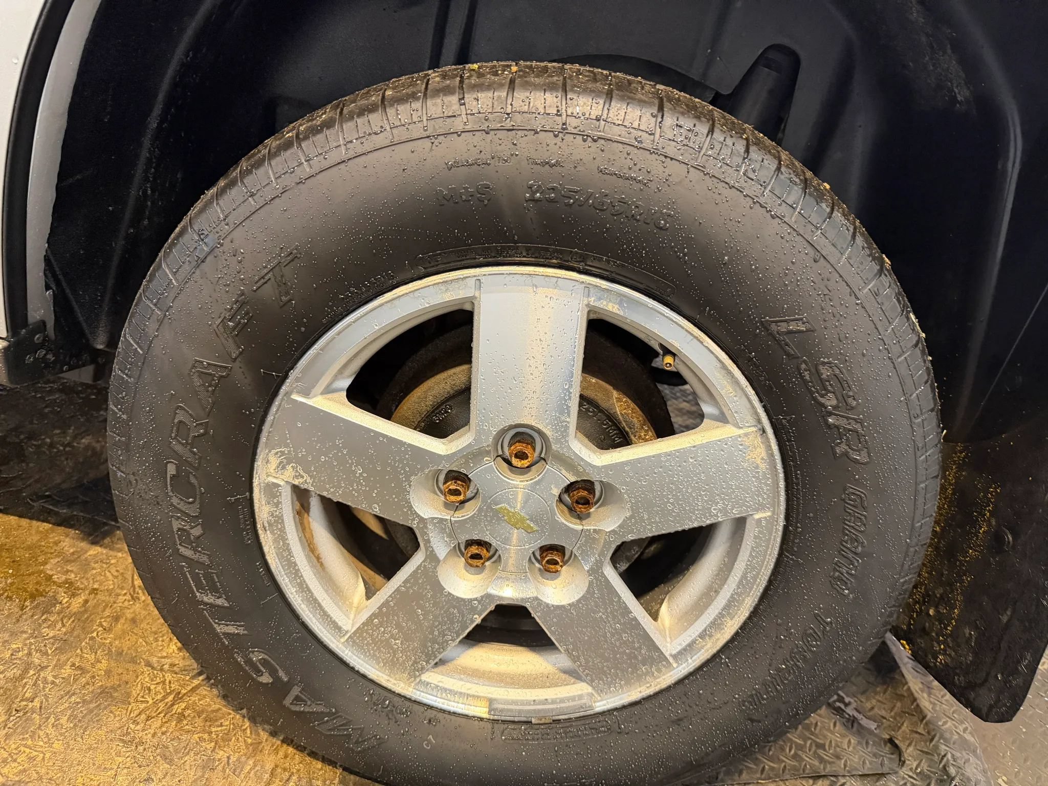Used 2005 Chevrolet Equinox LS w/ Preferred Equipment Group AWD/4WD image 34