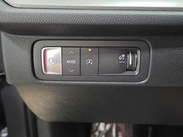 Used 2025 Chevrolet Traverse LT w/ Driver Confidence Package FWD image 24